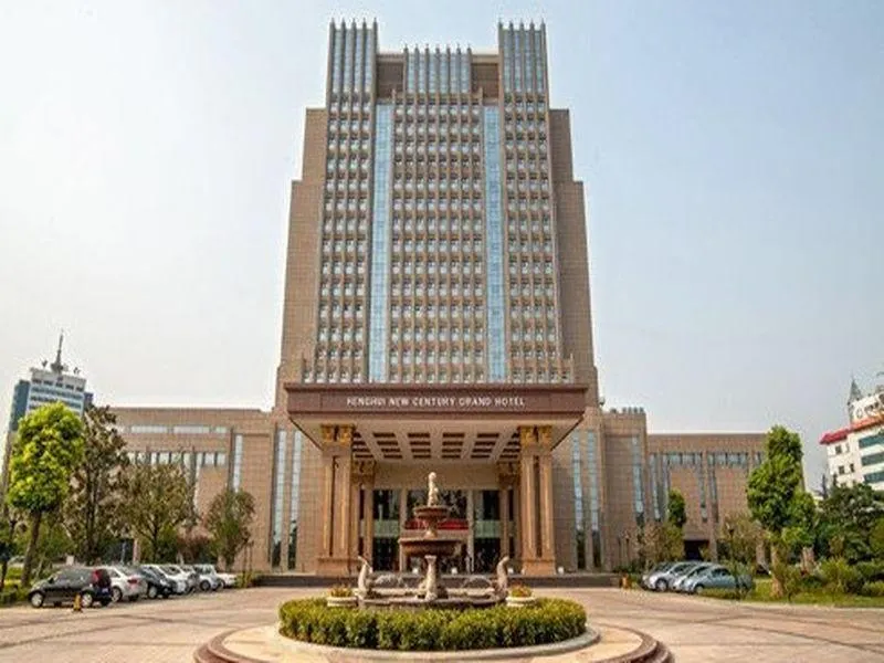 New Century Grand Hotel Luohe Henghui - Image 1