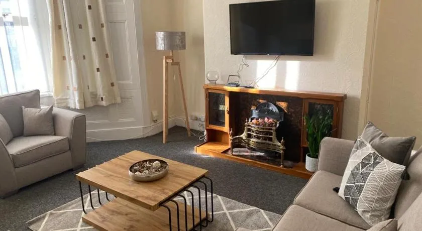 Chepstow House (5 BR with FREE on-steet parking) - Image 1