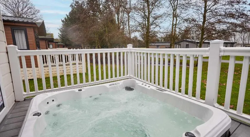 Graceland Lodge with Hot Tub - Image 1