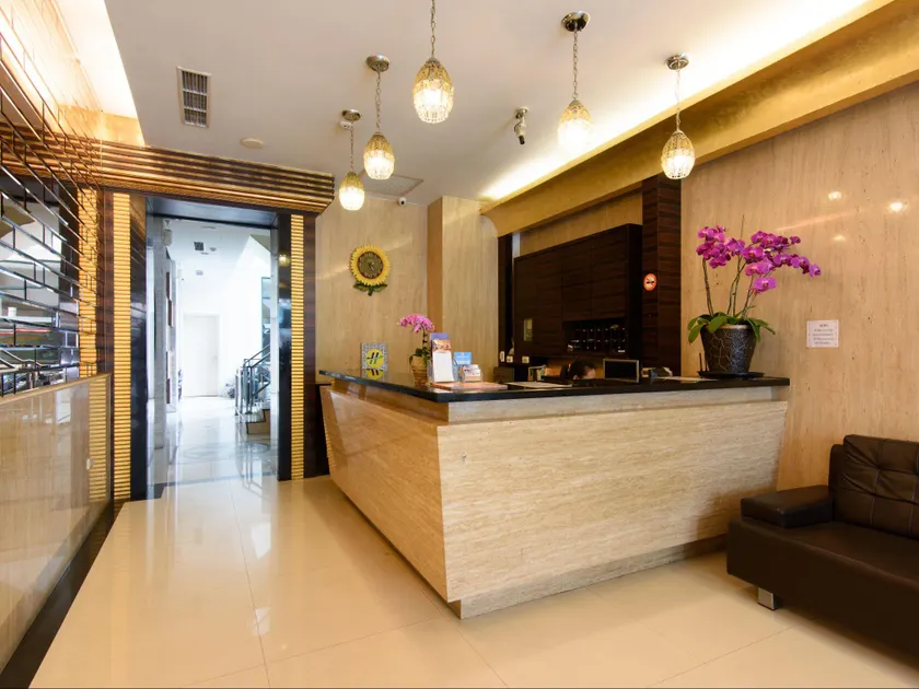 Harbor Elite Hotel - Image 1