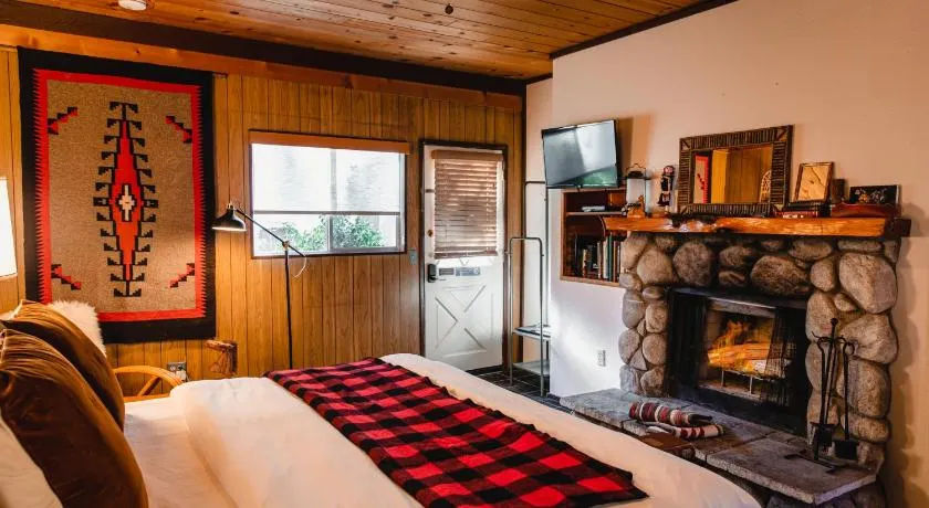 The Fireside Inn - Image 1