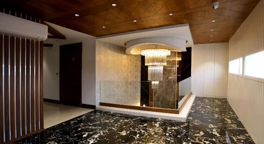 ROYAL LALIT Grand Hotel - Image 1