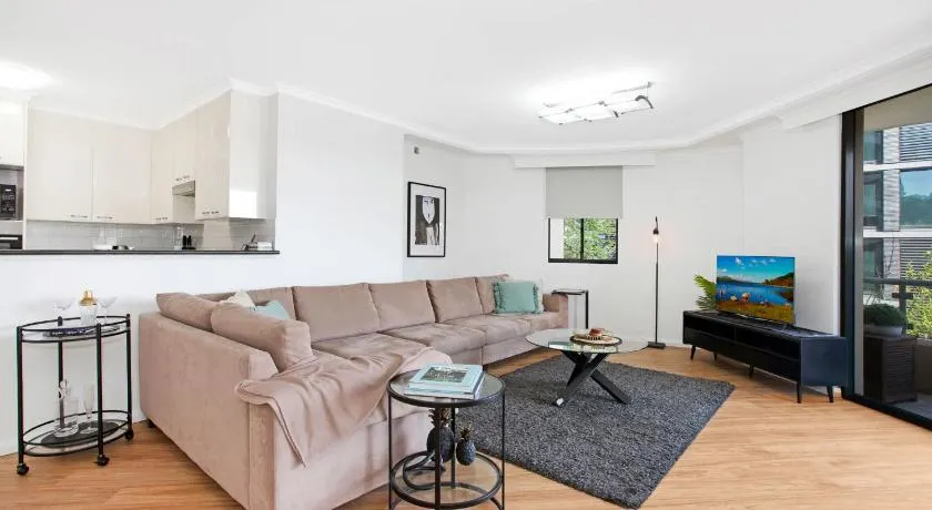 Resort Style 2BR Apt in Pyrmont Next to Darling Harbour - Image 1