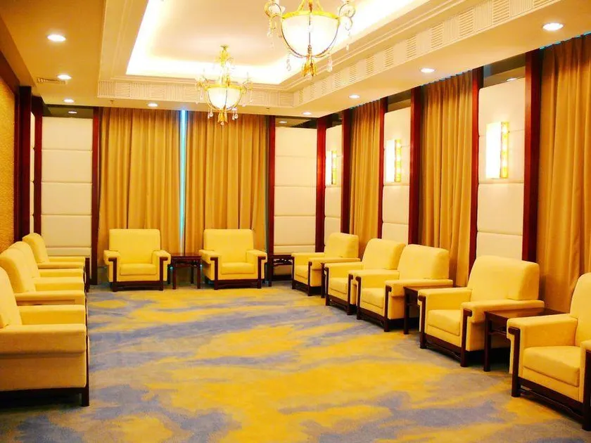 City Hotel - Image 1