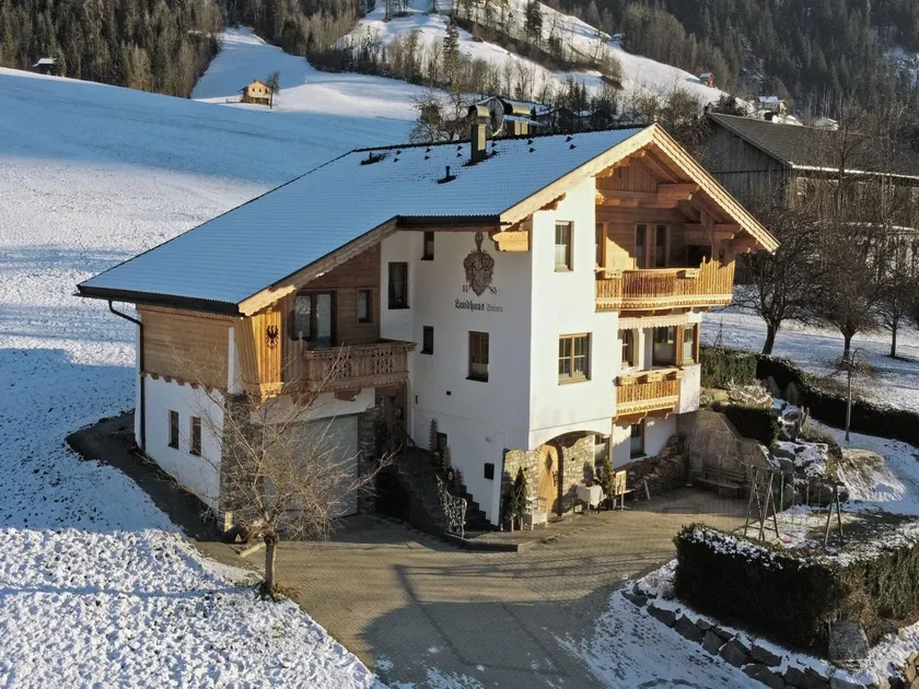 Exclusive apartment with garden and whirlpool - Image 1