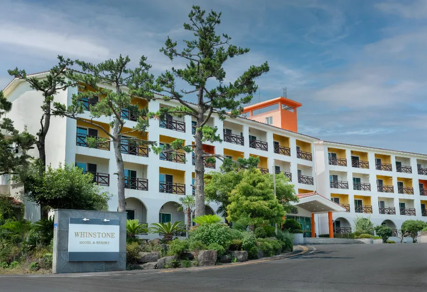 Whinstone Hotel & Resort - Image 1