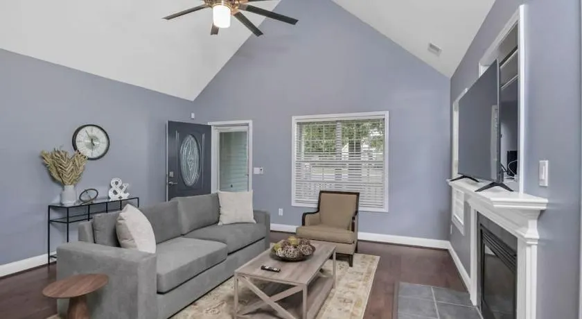Spacious 4BR with Loft Bedroom - Image 1