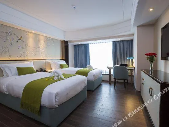 Clifford Suites - Image 1