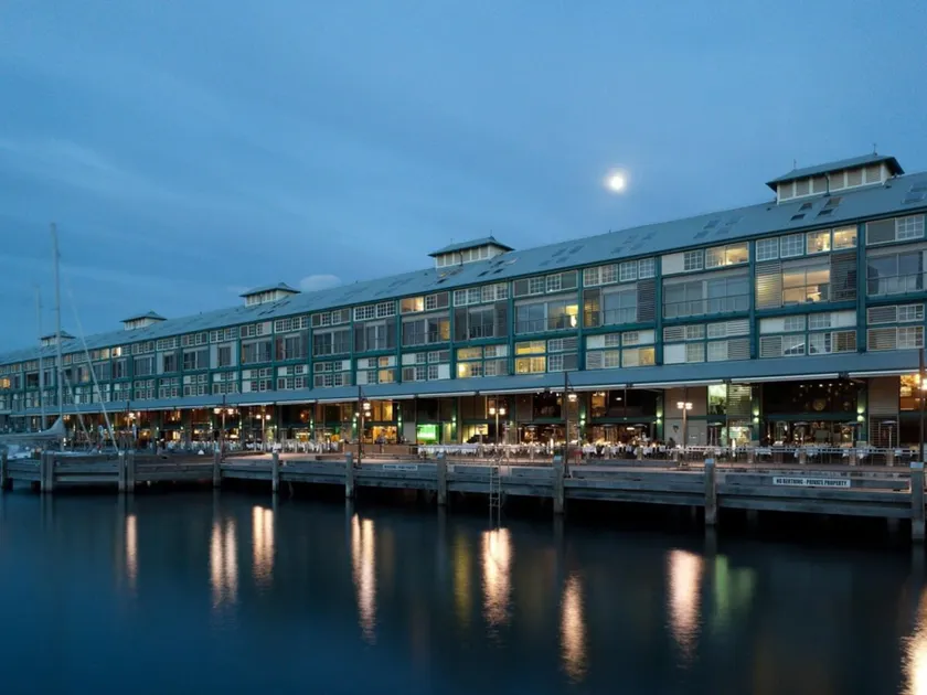 King Size Studio With Water View, Walk To The City - Image 1