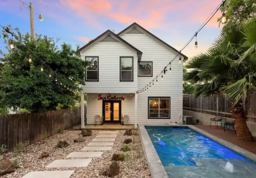 Single Malt Manor Downtown Austin - Image 1