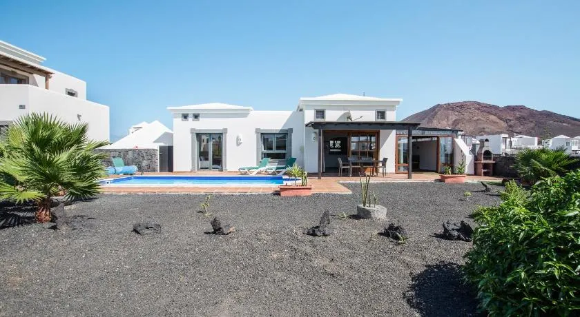 Belle maison de vacances \"Casa Violeta\" avec terrasses et piscine - Image 1