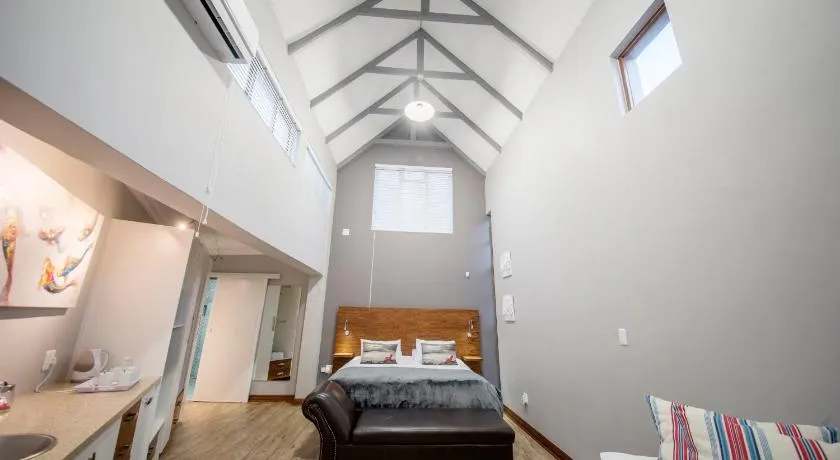 Crisp Guest Rooms - Image 1