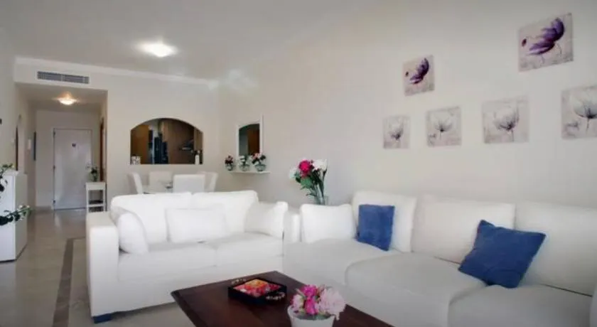 Apartamento familiar con JARDIN y TERRAZA Privada - Image 1