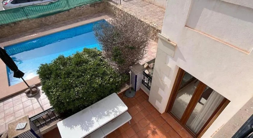 Spanish Pool vacation LFG - Image 1