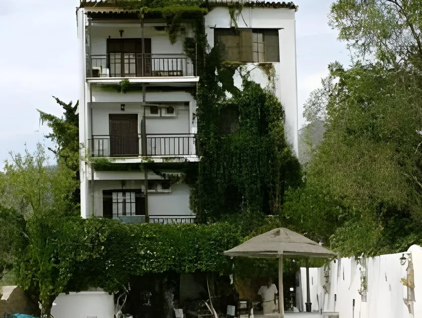 Seranides Boutique Hotel - Image 1