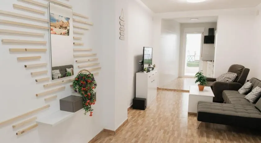 Casa de dos plantas ,Las niñas - Image 1