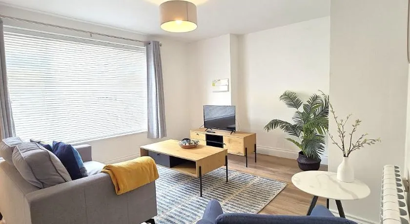 Stunning One Bed Flat at Dawe Luxury Suites - An Entire Apartment near Ely Cathedral & Train Station - The Perfect Base to Explore Ely, Cambridge, Norfolk & London - 2 Guests Max - Image 1