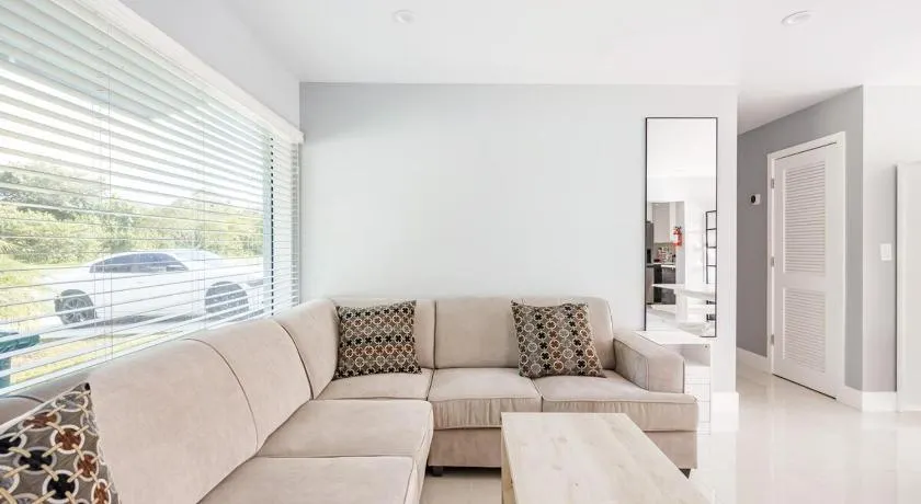 4 BR home with private pool - Image 1