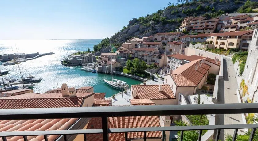 Portopiccolo Avolare Apartments in Borgo, beach included - Image 1