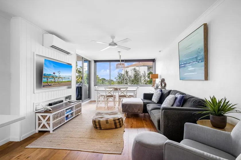 The Seashell ~ Coastal Luxe, Across from Beach - Image 1
