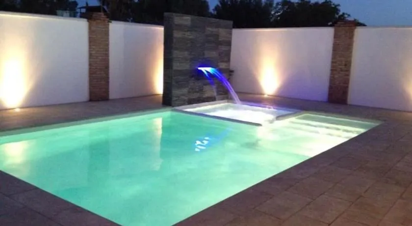 Casa con piscina privada, jacuzzi y garaje cerca de Sevilla - Image 1