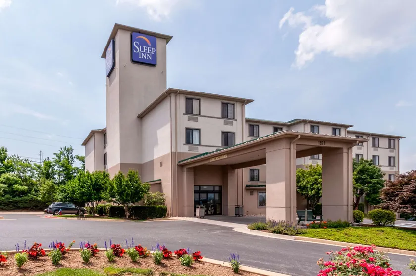 Sleep Inn & Suites Harrisonburg on University - Image 1