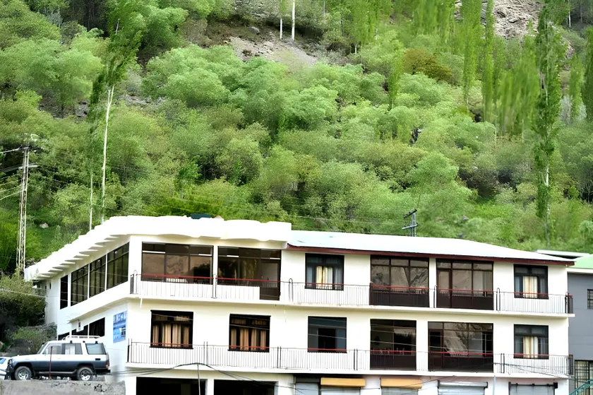 Shalimar Hotel and Restaurant - Image 1