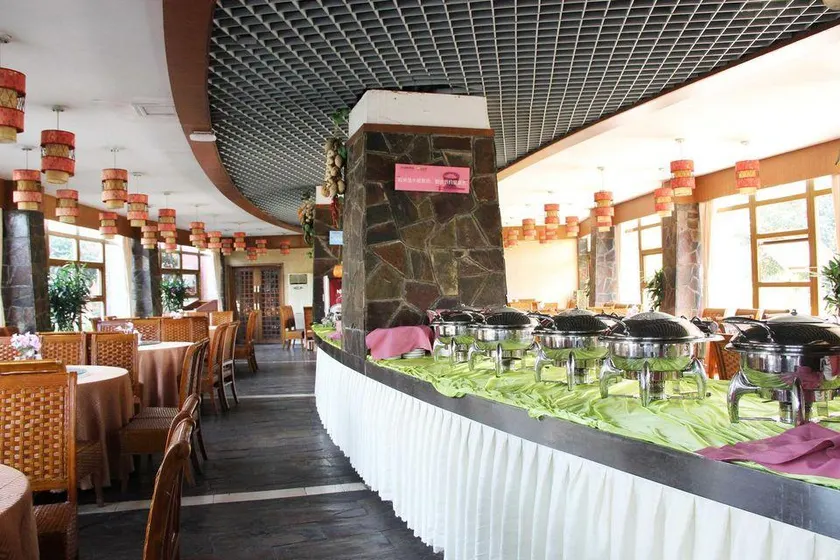 Longshui Lake Dalong Bay Hotel - Image 1