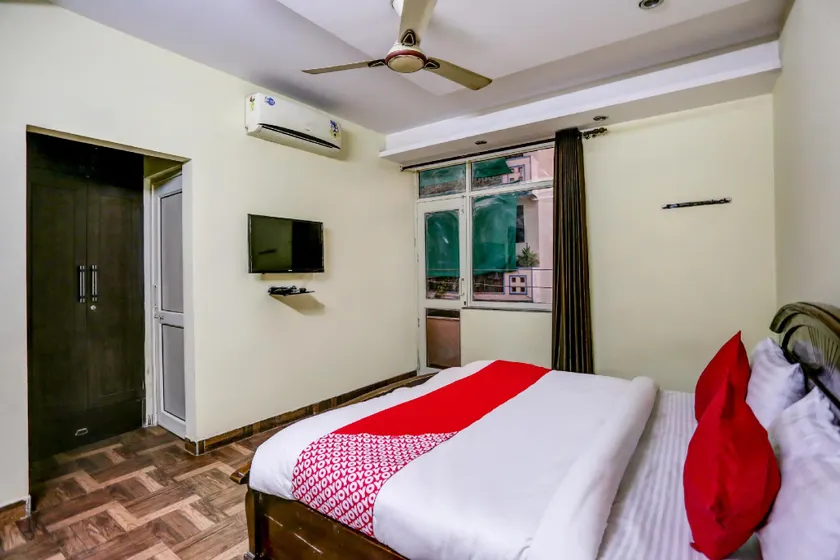OYO 62291 Parth Residency - Image 1