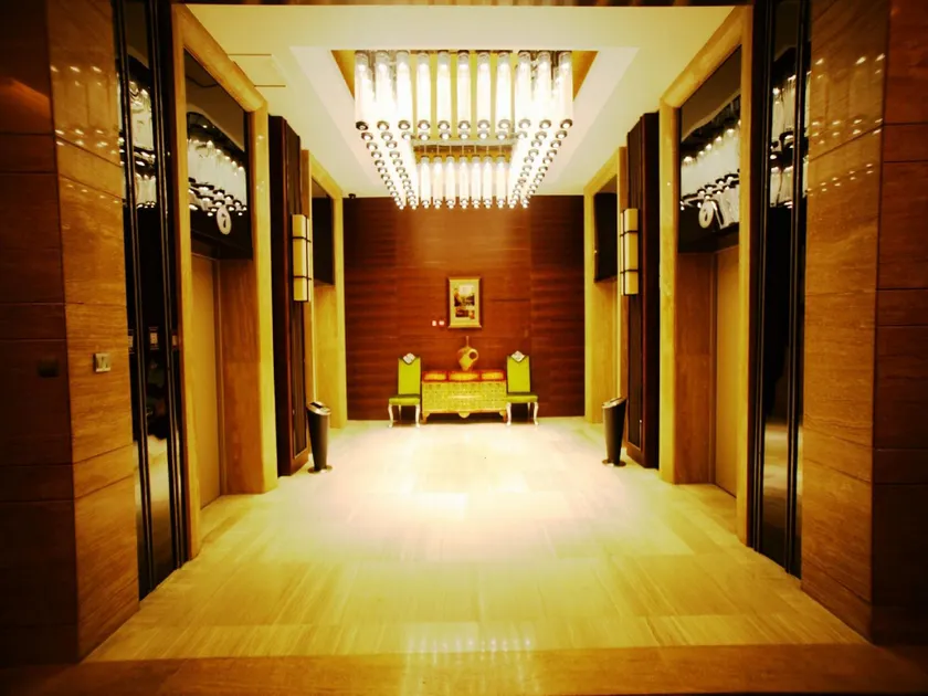 Manhattan Hotel - Image 1