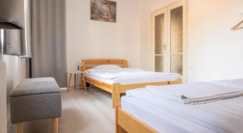 Barát Vendégház - Cosy Guesthouse - Teljes ház privát udvarral - 4 szoba, 2 fürdő - Image 1