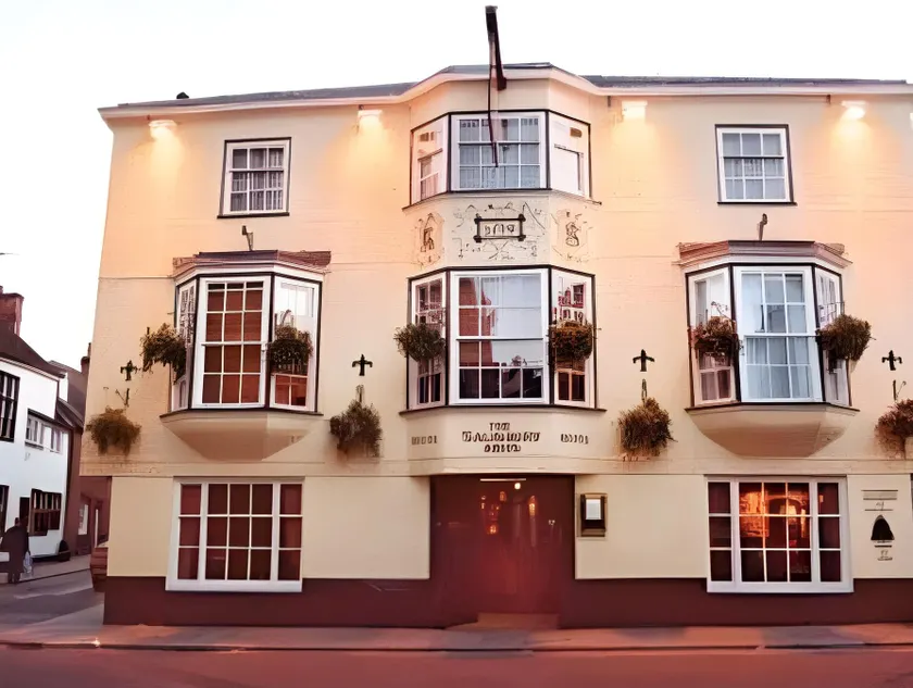 Salisbury Arms Hotel - Image 1