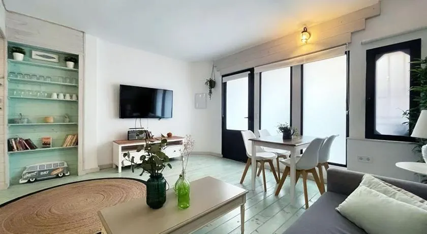 New Cozy Beach apartment, WiFi - Image 1
