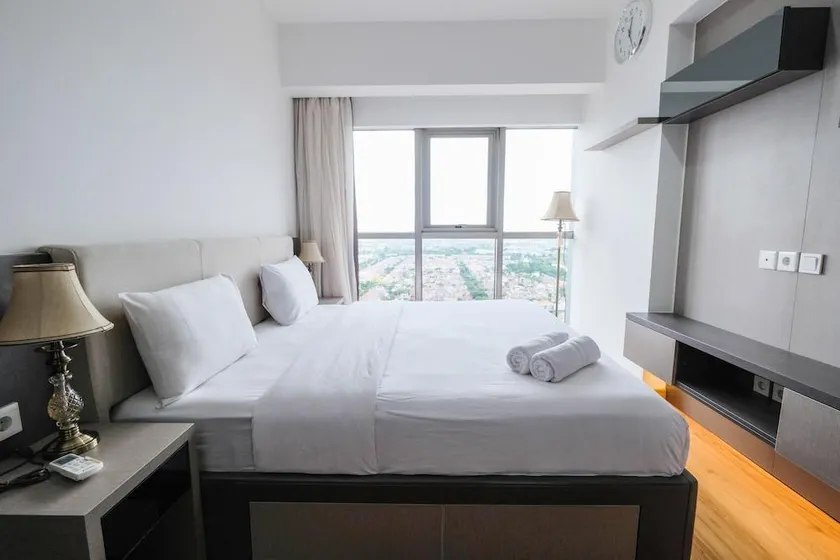 1BR Midtown Signature Apartment with Sofa Bed - Image 1
