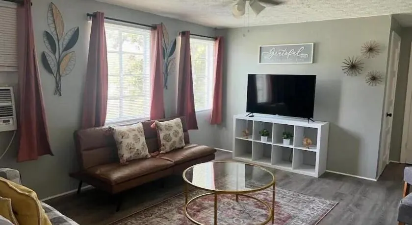 Historic Peaceful Apt near VSU & SGMC - Image 1