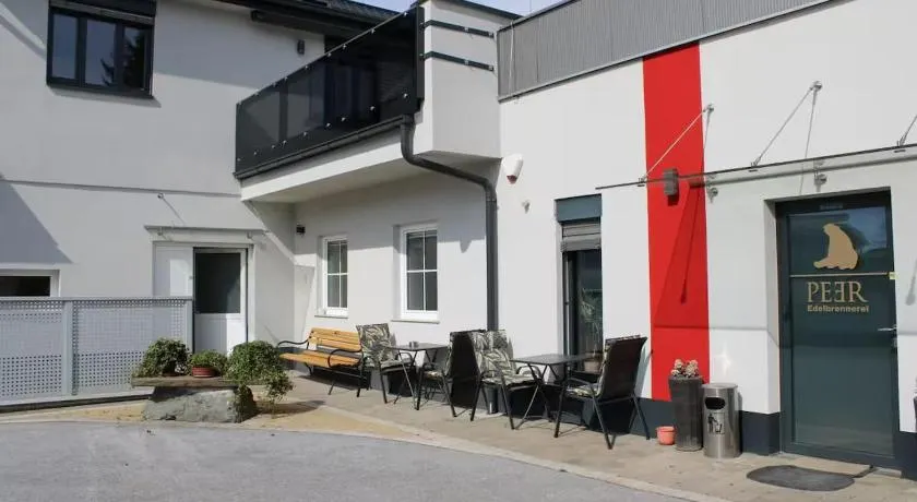Apartment Peer - Image 1