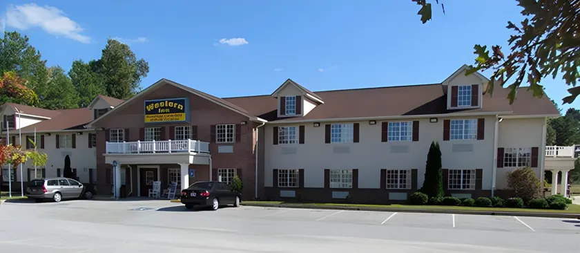 Western Inn & Suites Hampton - Image 1