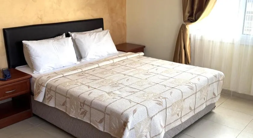 Kasgar Court Hotel - Image 1