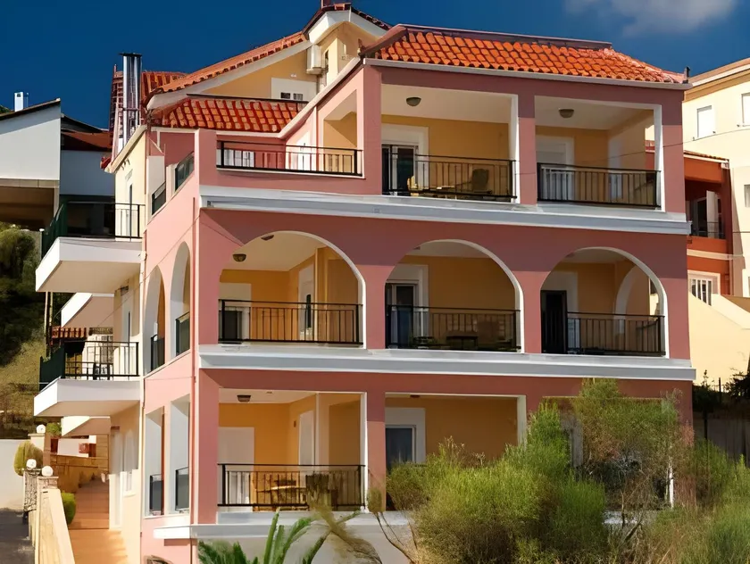 Mari-Christi Apartments - Image 1