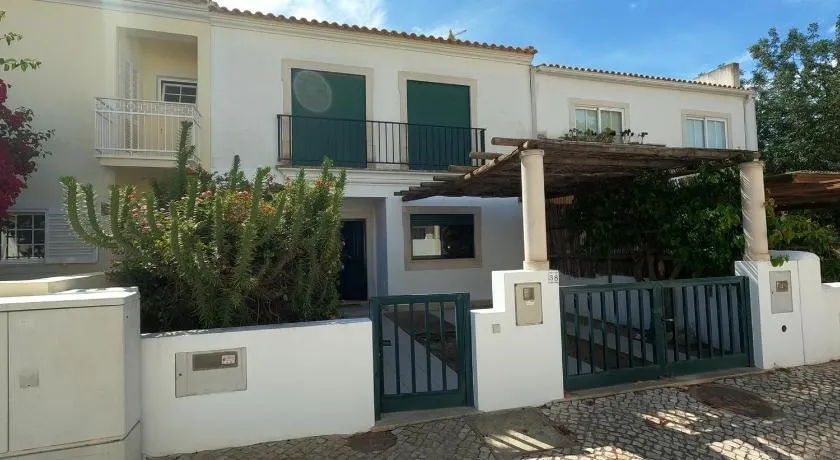 Algarve, 4 Bedrooms Independent House, Pêra - Image 1
