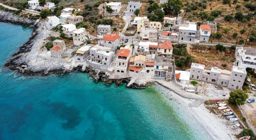 Arapis Rooms & Suites - Image 1