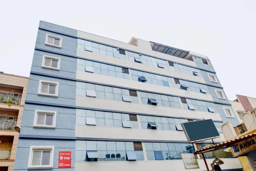 Hotel O Elite Lifestyle Red Rose Near 7d Voyage - Image 1