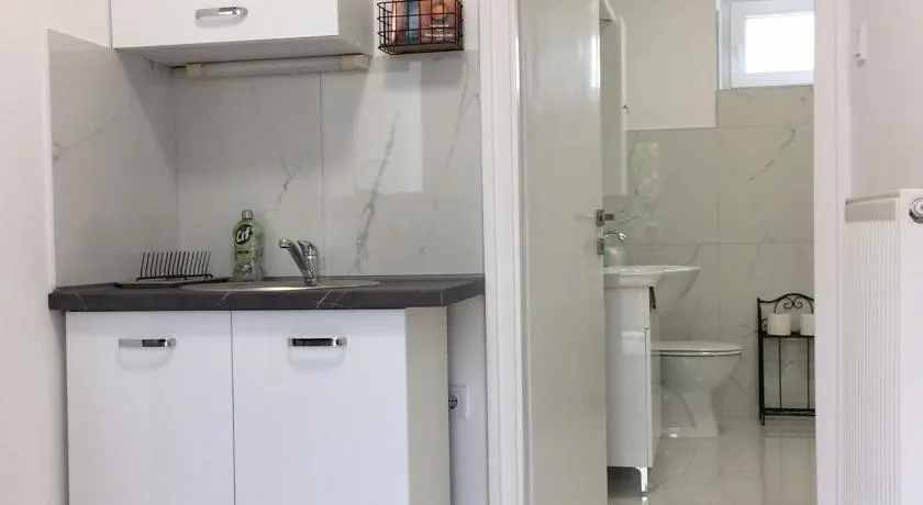 Déri Kert Apartmanház A - Image 1