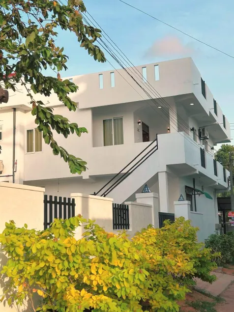 White Terrace Apartments - Image 1