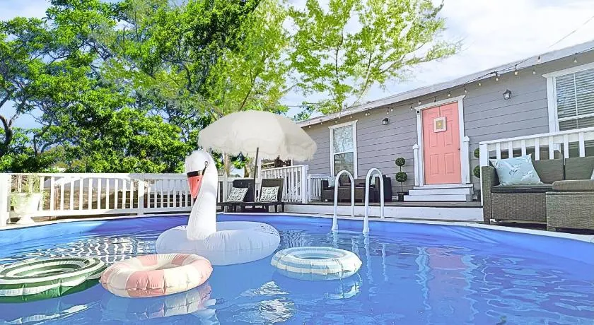Spacious Oasis 1 mi to Riverwalk - Image 1
