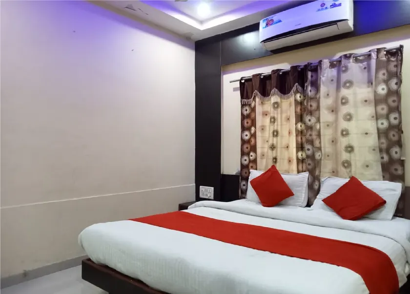 Hotel Krishna Lake - Image 1