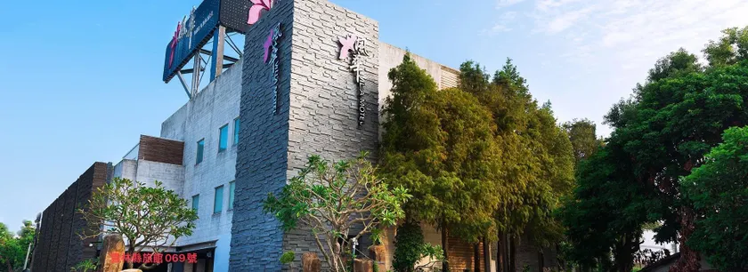 Orient Luxury Villa Motel - Image 1