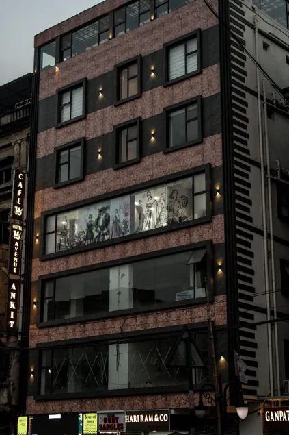 HOTEL 16 AVENUE - Image 1