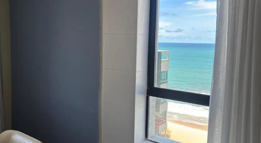 Flat no Mercure Navegantes com Vista Mar em Boa Viagem - Image 1