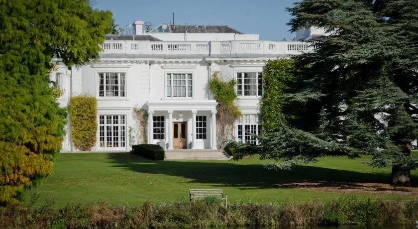 Greenlands Hotel - Image 1